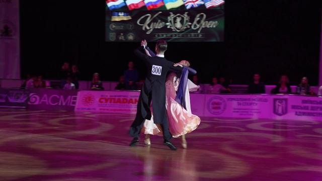 Maxsim Proskurin-Daniela Koretska. Amateur Standard. Slowfox presentation. Kyiv Open Championship смотреть онлайн