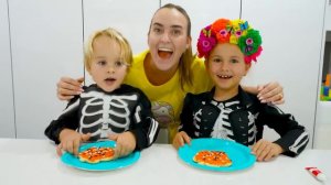 Крис играет в Сладость или гадость на Хэллоуин с друзьями