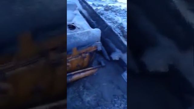 т 130 в грязи провалился на зимнике смотреть онлайн