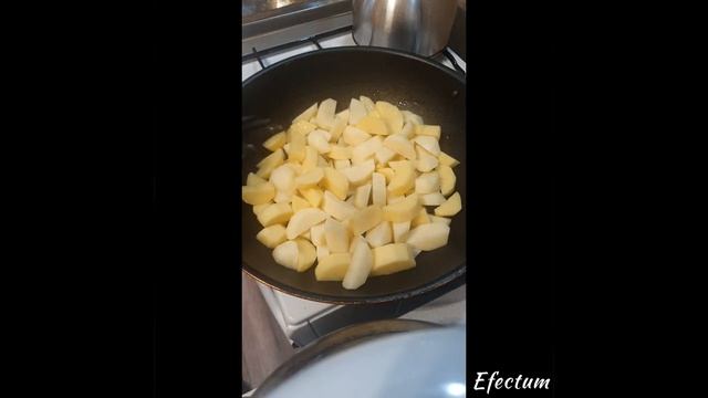 Жаренное мясо с картофелем и квашеной капустой смотреть онлайн