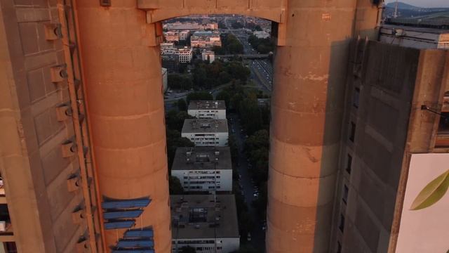 Genex Tower overlooking highway in Belgrade, Serbia, Drone photography in 4K смотреть онлайн