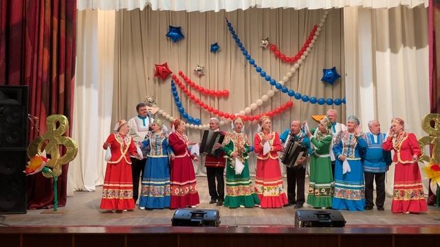 Россия г.Томск хор "Томская лампочка"; "Не томи, Томичка, меня" (муз. В.Лавриненко, сл. М.Карбышева смотреть онлайн
