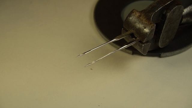 Рвёт верхнюю нить коварная китайская игла. Будьте внимательны! смотреть онлайн