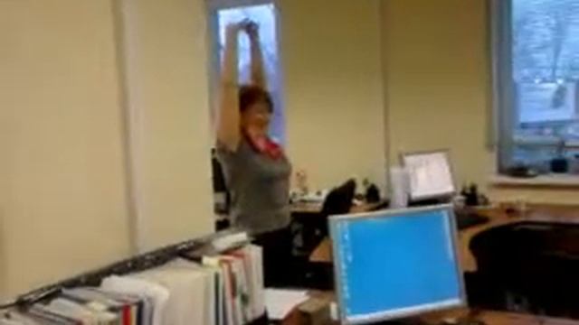 Йога на работе в перерыве.3gp смотреть онлайн
