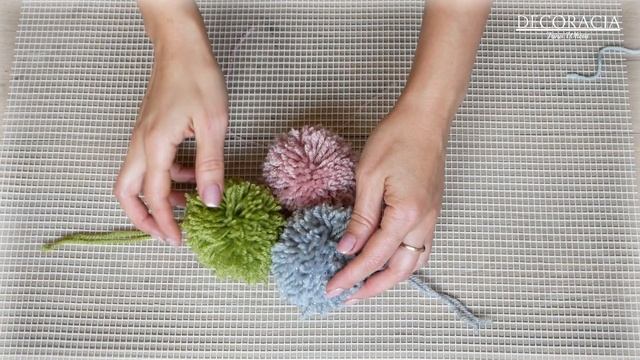 КОВРИК ИЗ ПОМПОНОВ СВОИМИ РУКАМИ / HANDMADE POM POM RUG смотреть онлайн