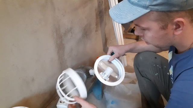 КАК СДЕЛАТЬ ОСВЕЩЕНИЕ В ГАРАЖЕ, СВОИМИ РУКАМИ. быстро и дёшево. смотреть онлайн