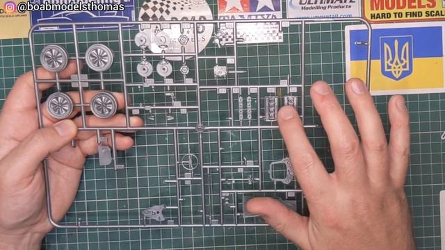 Lotus 25 Coventry Climax - Unboxing the 1/20 Scale Tamiya F1 Model kit смотреть онлайн