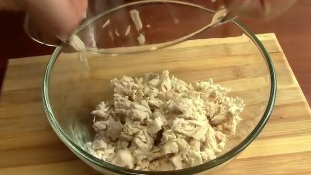 Салат " ГНЕЗДО ГЛУХАРЯ " . Салат с курицей и шампиньонами. смотреть онлайн