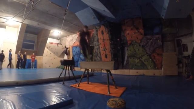 Школа паркуру Погулянка//Parkour School Pogulyanka смотреть онлайн