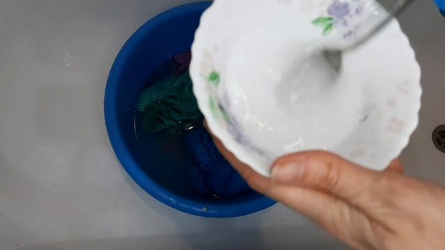 Как отстирать пятна на цветном белье: тестирую отбеливатель из Фикс Прайс смотреть онлайн