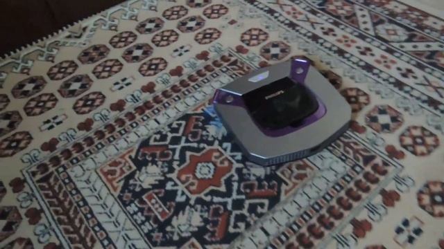 Обзор ультратонкого робота-пылесоса Philips FC8796 смотреть онлайн