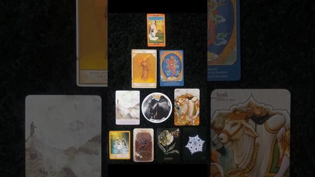 Collective Oracle Card Reading - PYRAMID TO DIVINE UNION - Feminine смотреть онлайн