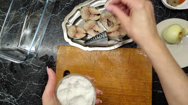 Шикарная запечённая скумбрия в сметане!!! смотреть онлайн