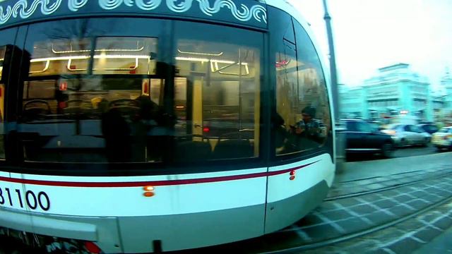 Трамвай «Витязь-М», (71-931М) на Тверской площади, у Белорусского вокзала смотреть онлайн