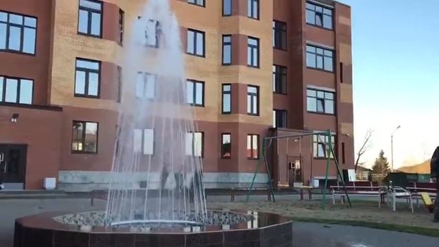 Фонтан во дворе клубного дома "Рублевский" смотреть онлайн