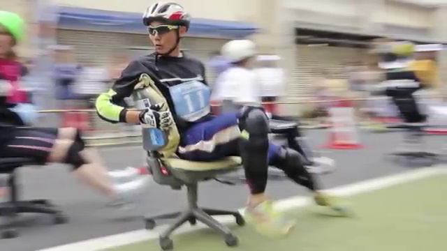 Office chair racing in The Japan News смотреть онлайн