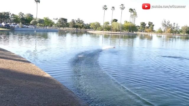 SUPER FAST Mini RC Boat - Recoil 17" Self-Righting смотреть онлайн