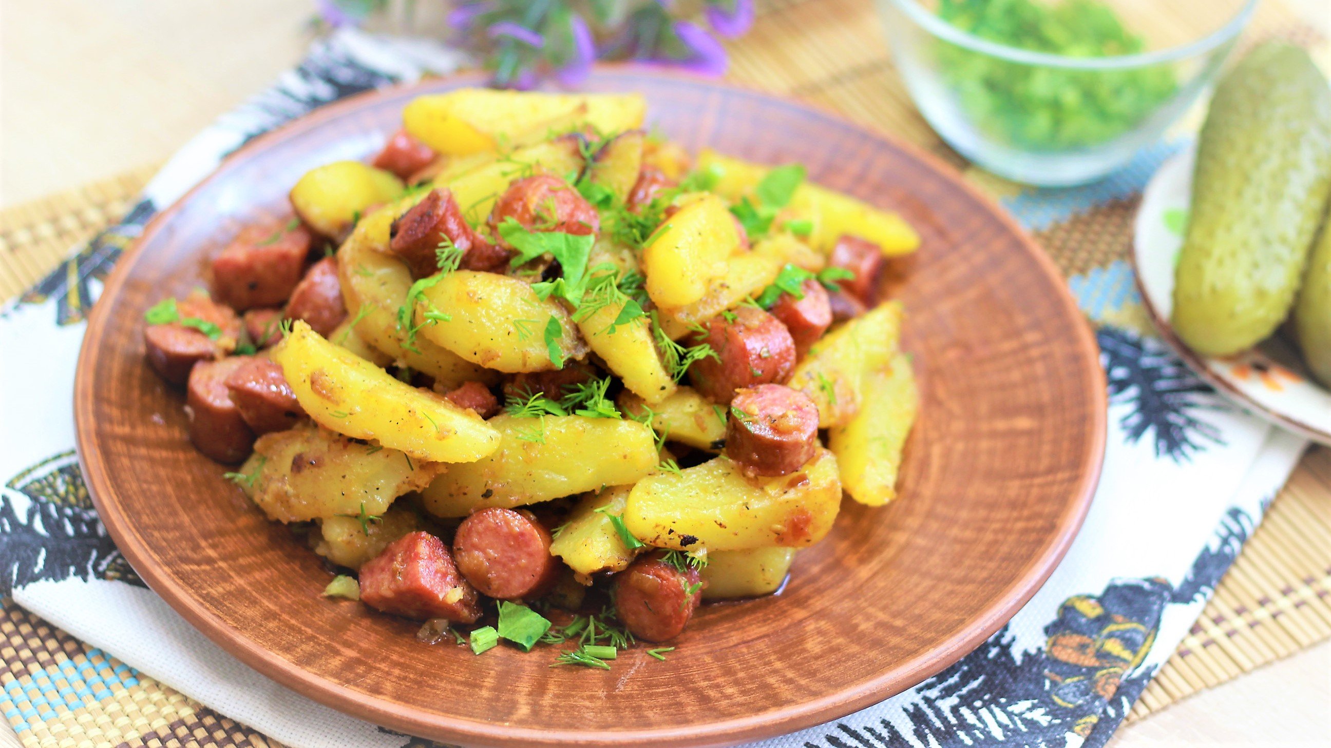 Картофель с охотничьими колбасками и овощами?Приятного просмотра. смотреть онлайн