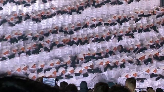 Italy ?? Milan Fashion week in Milan. Moncler show on Duomo Square | 70th anniversary смотреть онлайн