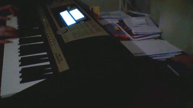 Milano - 17 letnia dziewczyna YAMAHA PSR 740 смотреть онлайн