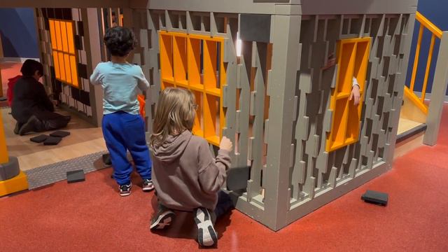 КАНАДА. СНЕГОПАД. В ГОРОДЕ. SCIENCE CENTER смотреть онлайн