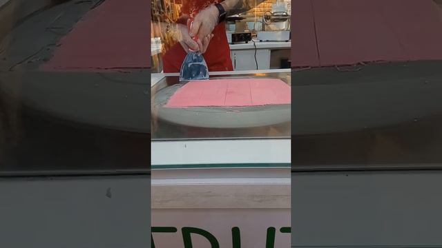 Вот как делают жареное мороженое 😋🍧 смотреть онлайн