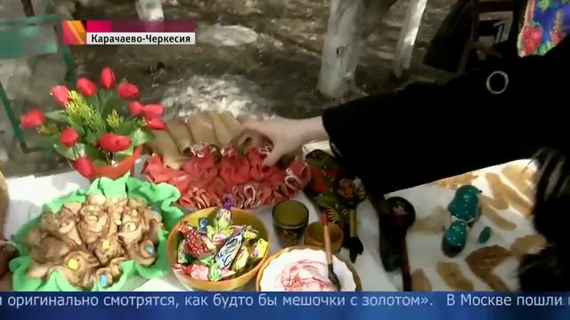В Москве во время празднования масленицы установили рекорд — испекли 12 500 блинов смотреть онлайн