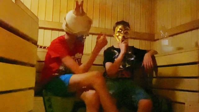 Кто последний покинет горячую сауну, получит деньги! смотреть онлайн