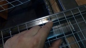 Крепление сетки 25х25 к профильной трубе. АнтиковкА