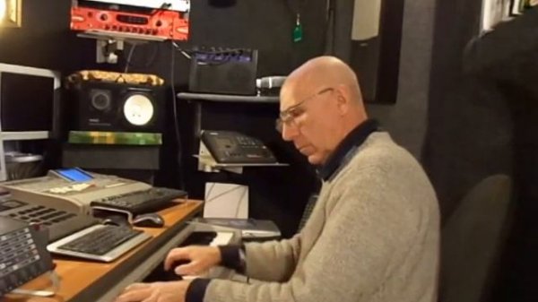 НОВОЕ РОЖДЕНИЕ ПЕСНИ "УКРАИНА-ЭТО НЕ ЕВРОПА, ОНА УЖЕ  ПРОСТО В Ж-ПЕ"