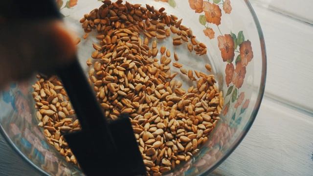 Как пожарить очищенные семечки смотреть онлайн