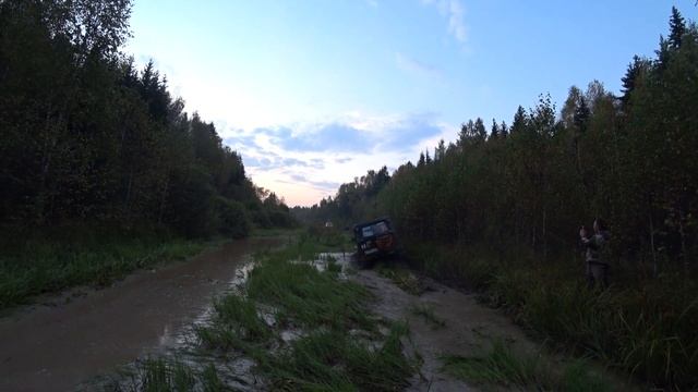 Уазы,Нива Шевроле и Mitsubishi Delica на осеннем off-road. 2 часть. Утопили мотор на Уазе. смотреть онлайн
