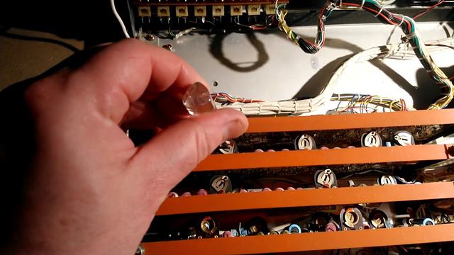 East German Drum machine repair and short demo - Vermona ER-9 смотреть онлайн