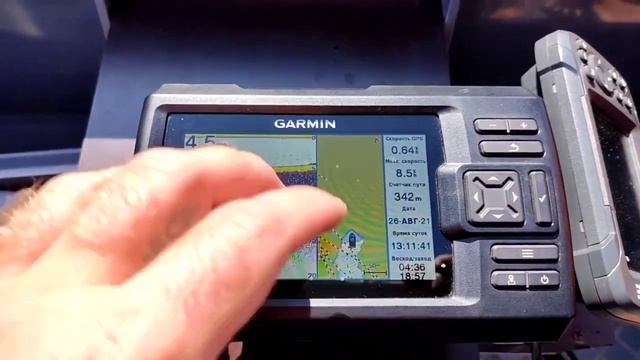 Эхолот Garmin Striker Vivid 5 cv с датчиком GT20, габариты: 188*116*54 мм. смотреть онлайн