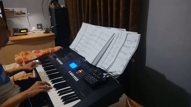 I started a joke - Bee Gees - Yamaha PSR E423 смотреть онлайн