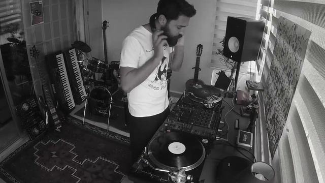 House (Vinyl only) смотреть онлайн