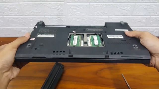 Bongkar Lenovo Thinkpad x220 | Bisa Upgrade Apa Aja? | Laptop Disassembly смотреть онлайн