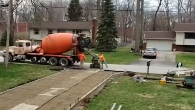 Как делают бетонную дорогу в Америке? смотреть онлайн