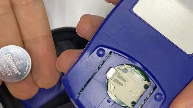 Как поменять батарейку в глюкометре «Сателлит-экспресс»! смотреть онлайн