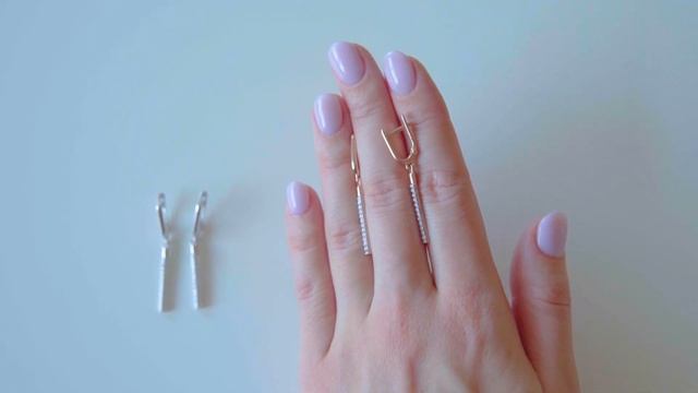 Серьги 33813051Д (золочение, выборочное родирование) и серьги 33813050Д (родирование) смотреть онлайн