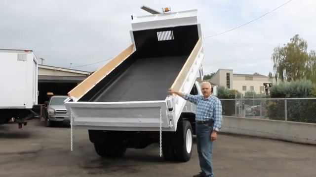 Town and Country Truck #5953: 2004 Ford F750 14 Ft. Contractors' Style Dump Truck смотреть онлайн