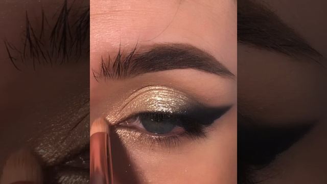 Растушёванная стрелка пошагово / Стрелки для нависшего века смотреть онлайн