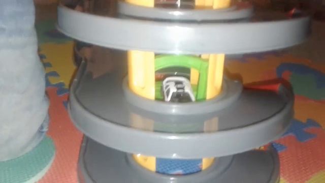 Распаковка игрушек и машинок из мультфильма ТАЧКИ МАКВИН Видео для детей смотреть онлайн