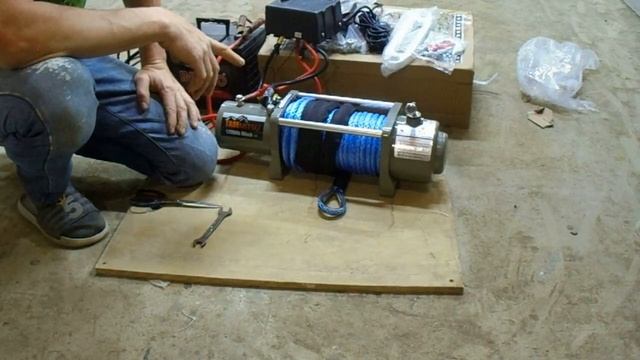 Самая Бюджетная лебедка 12в на автомобиль смотреть онлайн