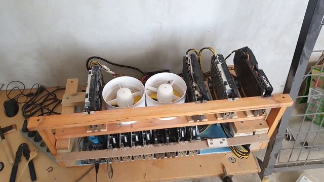 Турбо-Ферма! Майнинг-Монстр: 12 видеокарт в БЕЗРАЙЗЕРНОЙ плате на Майнерском блоке питания 2400Вт смотреть онлайн