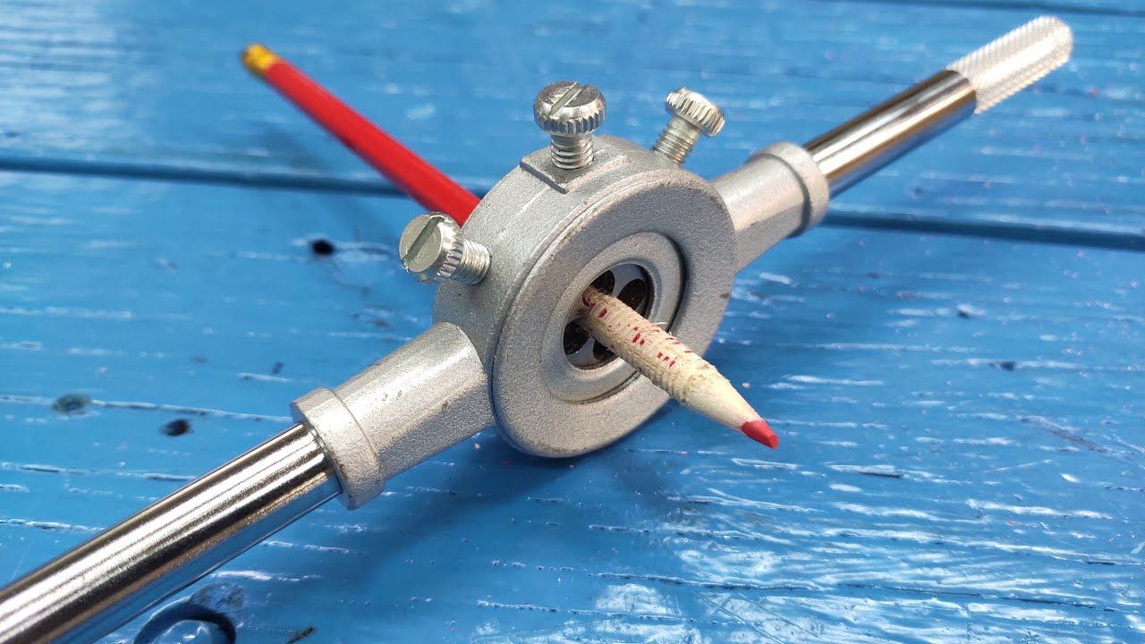 Инженер Tesla продемонстрировал свое изобретение. Сейчас я делаю то же самое смотреть онлайн