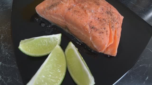 Как приготовить великолепный стейк из лосося (семги) в сувиде (sous-vide). Су-вид ISV-100W Inkbird. смотреть онлайн