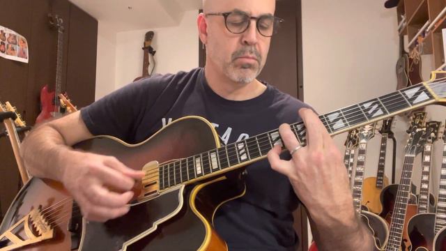 1958 D’Angelico sound test with 50’s DeArmond pickup and 50’s Gibson flat wounds. смотреть онлайн
