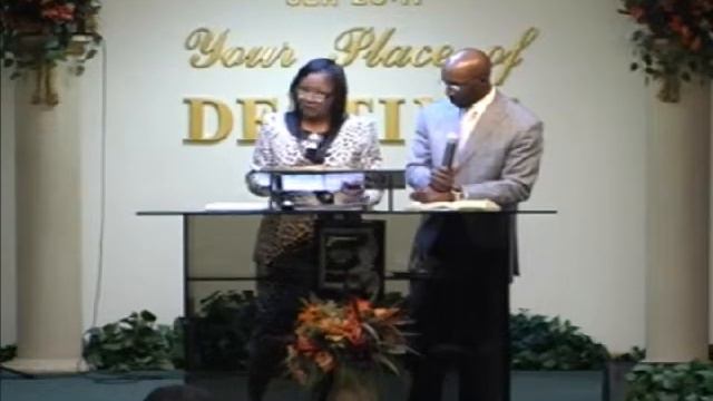 Bishop Robert, Jr. & 1st Lady Karen Banks-Sunday052613 смотреть онлайн