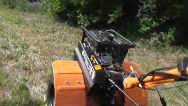 Максимка снимает езду на мотоблоке дяди Вовы.  Июль, 2020